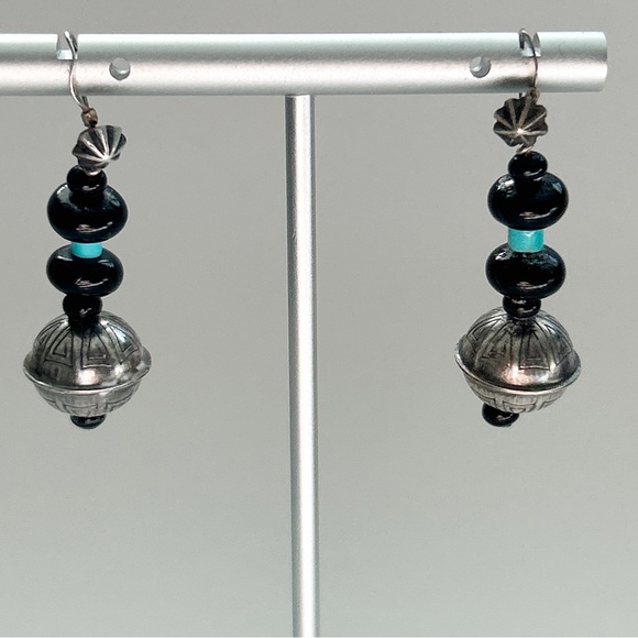 Vintage Southwestern Turquoise Onyx Sterling Silver Navajo Pearl Earrings - Picture 3 of 7